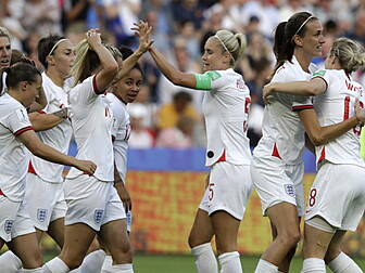 England into semi finals of Wo...